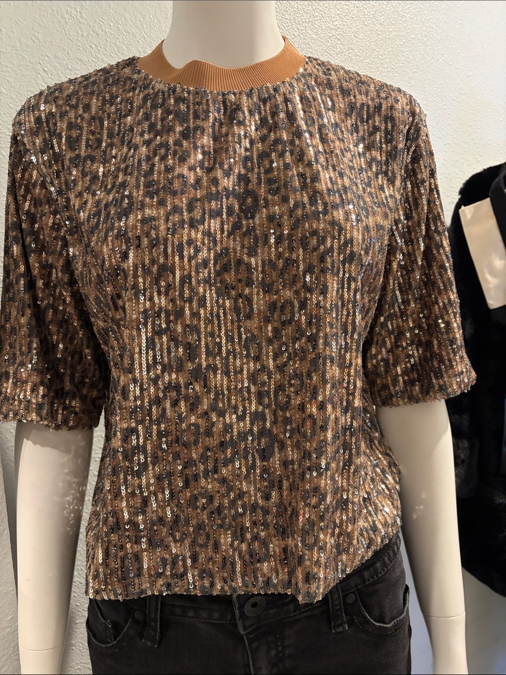 Sequin Leopard Print Short Sleeve Top - Brown made by ELAN size medium